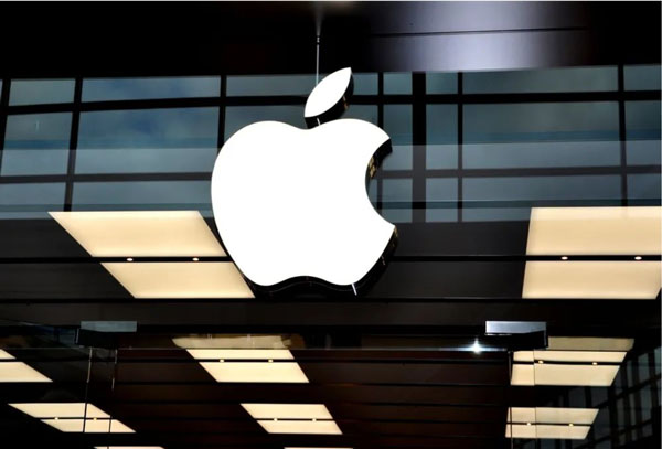 Apple ၏ စျေးကွက်တန်ဖိုးသည် ကြီးကြီးမားမား အဆင့်မြှင့်တင်မှုများ ပြုလုပ်နေသောကြောင့် ဒေါ်လာ 100 ဘီလီယံ မြင့်တက်လာခဲ့သည်။